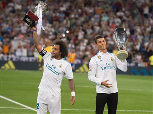 הבלאנקוס השוויצו בגביעים לפני פתיחת המשחק (getty)