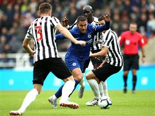 ובמקביל הזאר זכה לשמירה צמודה ואגרסיבית (getty)