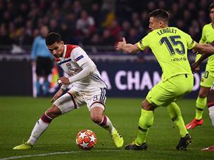 ערב הגנתי מעל למצופה. אאואר (UEFA)