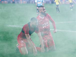 חוגגים בתפילה (דני מרון)