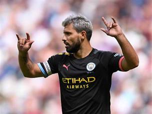 בפעם השנייה החלוץ לא התבלבל וגם כן השתתף בחגיגה (getty)