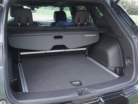 תא המטען. גדול, אבל מוגבל בצידיו