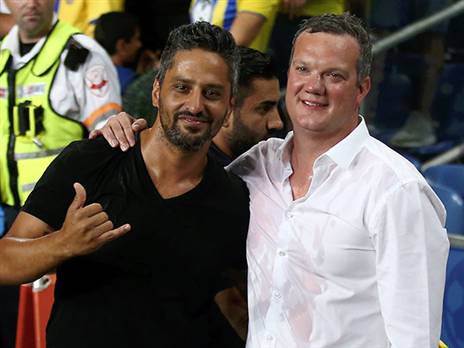 עסקת חייו. יצחקי (אלן שיבר)