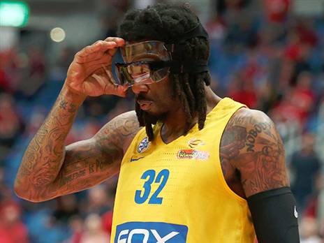 המנהלת שוב מענישה את מכבי ת"א ואמארה (אלן שיבר)