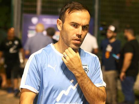 נאתכו. "מצפה שהוא יכבד וישיר את ההמנון" (אלן שיבר)