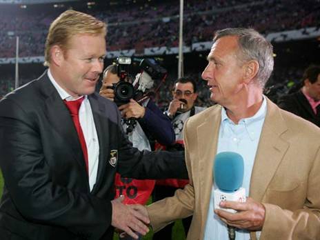 עם קרויף. היה חלק חשוב בשיטת המשחק של גדול השחקנים ההולנדים בכל הזמנים (Getty)