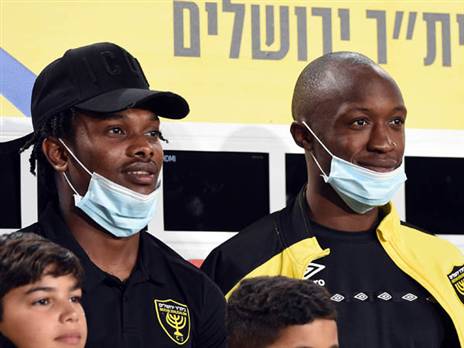 צמד הזרים בחוץ (ברני ארדוב)