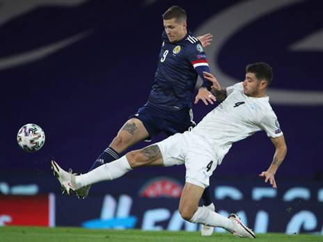 "הם פחדו מאיתנו". ביטון בעוד מאץ' אפ פיזי עם הסקוטים (getty)