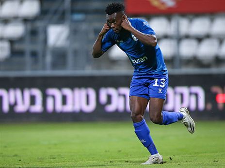 אנסה לא אהב את המגרש הסינטטי (אנצ'ו)