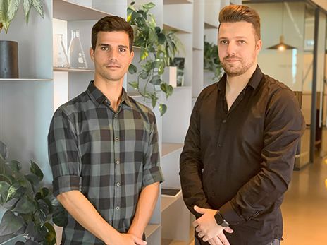 מימין: רוביק מילקיס ויותם נחשון. צילום: יוסי לוי