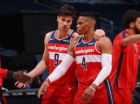 אבדיה עם ווסטברוק. האם הישראלי סובל מהנוכחות של הכוכב? (GETTYIMAGES)