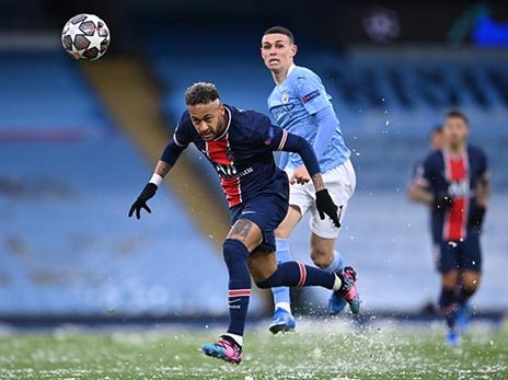 ניימאר התקשה בשלג של מנצ'סטר (GETTY)