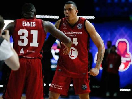 וויילי ואניס חוגגים את הניצחון (Getty)