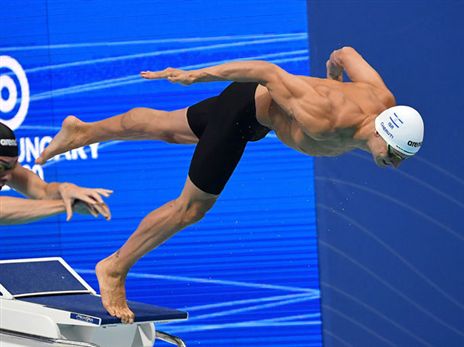 חרותי. עלה לחצי (באדיבות איגוד השחייה)