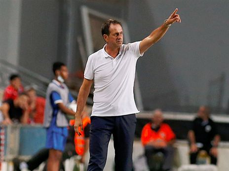 רוני לוי. עושה את שלו בינתיים (אלן שיבר)