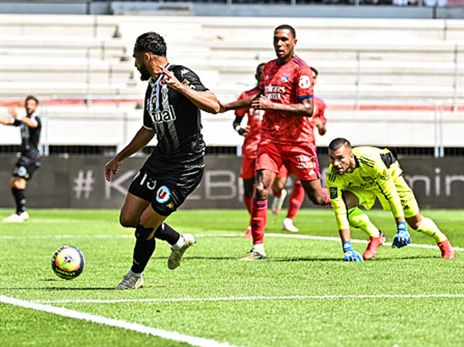 בופל כובש את הראשון (Getty)