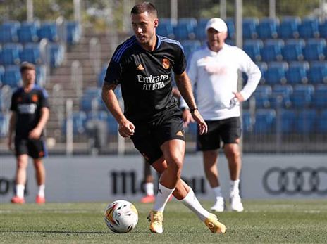 אדן הזאר וקרלו אנצ'לוטי. "עוד לא ברמה האופטימלית שלו" (GETTY)