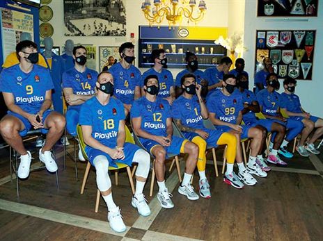 פנים חדשות, ישנות (אלן שיבר)