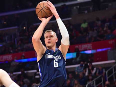 צריך את לוקה לידו. פורזינגיס (GETTY)