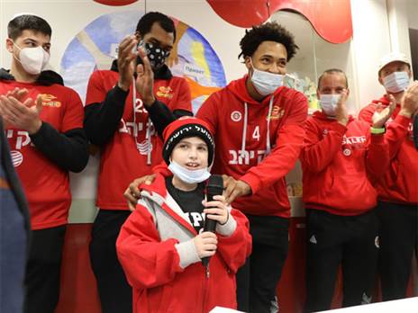 מסורת שנתית ש האדומים מהבירה (יוסי זמיר)