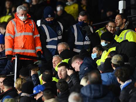 הצוות הרפואי ביציע (Getty)