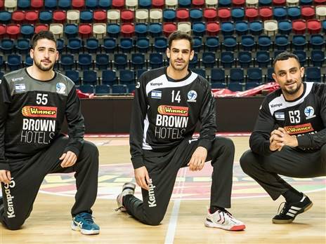 משמאל יהב שמיר, דן טפר ואורון ברגיל (צילום: עודד קרני איגוד הכדוריד)