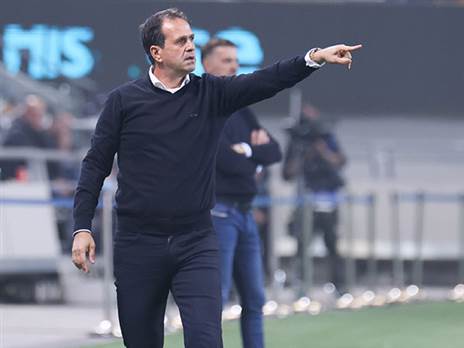 לא אהב את ההופעה של החניכים שלו. לוי (דני מרון)