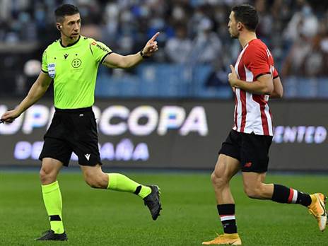 שלף היום שלושה כרטיסים, אחד מהם אדום. ססאר גראדו (GETTY)