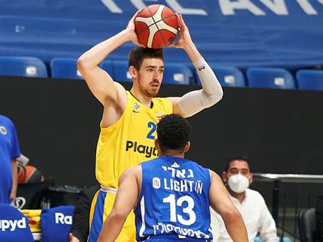 קליין במדי מכבי ת"א (אלן שיבר)