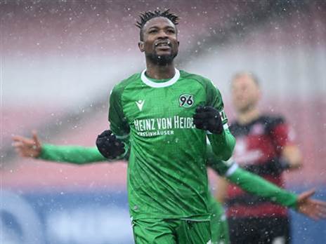 נחת בארץ. טומאסי