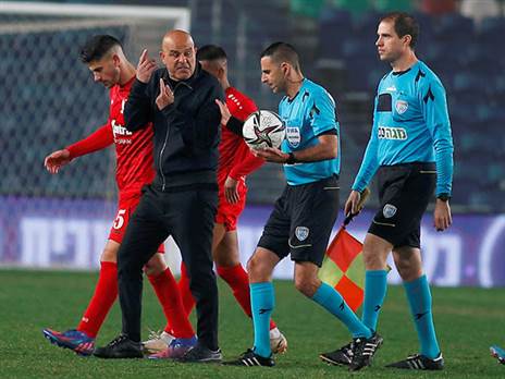 יוסי אבוקסיס ורועי ריינשרייבר. בבית"ר התקשו לקבל את רוע הגזרה (אלן שיבר)
