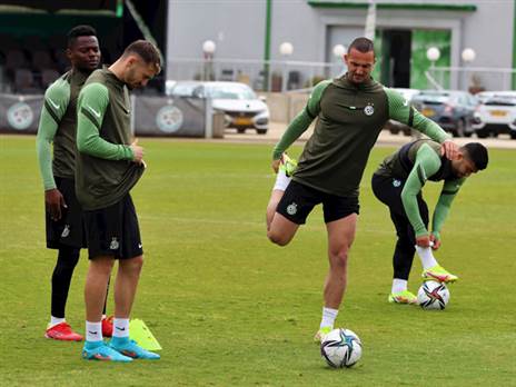 עומר אצילי ובן שהר. הקיצוני ערך אימון כושר (האתר הרשמי של מכבי חיפה)