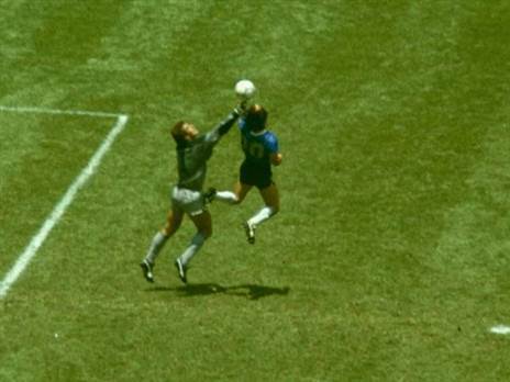 שווה מיליונים. החולצה של מראדונה (getty)