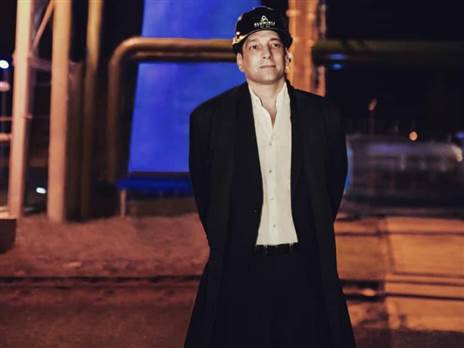 מתחיל הרפתקאה חדשה (הפייסבוק של אמיר כבירי)