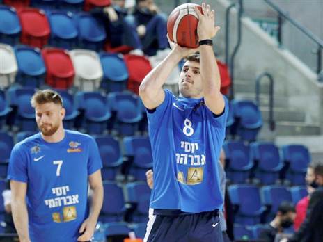 מתחיל להראות מה הוא יודע. שוכמן (אלן שיבר)