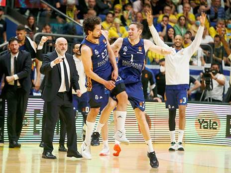 חגיגות לפיינל פור (אלן שיבר)