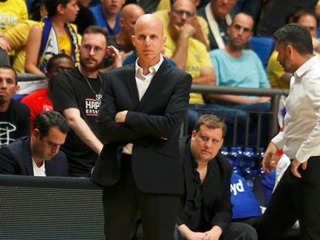 "חוסר שיקול דעת בשריקה" (אלן שיבר)