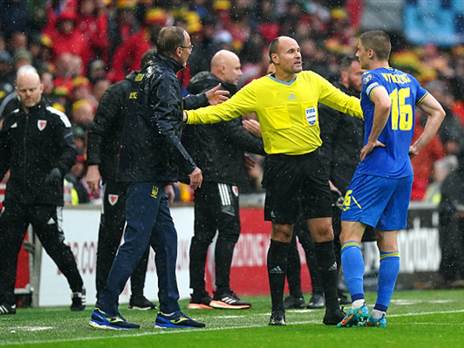 רגע מחלוקת במשחק (GETTY)