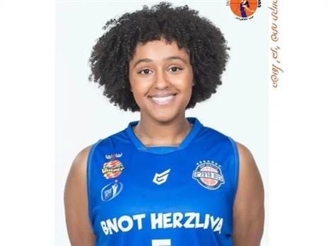 חיזוק לקו האחורי בפ''ת. פרוויס (קרדיט: הפועל פ''ת)