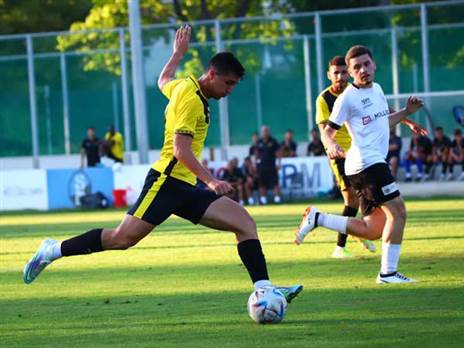 סתיו נחמני. מתאקלם היטב בצהוב (האתר הרשמי של בית"ר ירושלים)