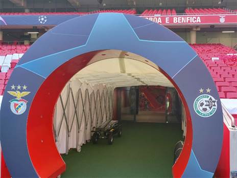 הסמל של מכבי חיפה כבר מוטמע באצטדיון