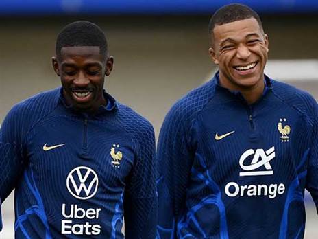 דמבלה. רוצה לשתף פעולה עם אמבפה לא רק באימונים (FRANCK FIFE/AFP via Getty Images)