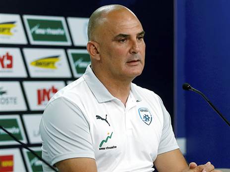 "יש לי אמון מלא בשחקנים". חזן (אלן שיבר)