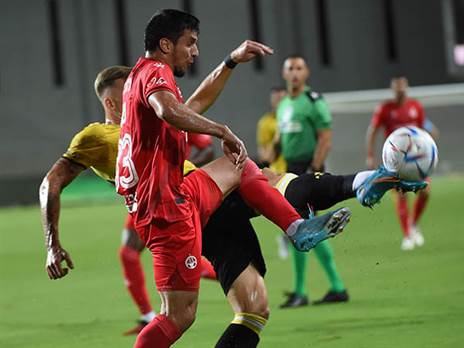 "אסור להיגרר לפוליטיקות" (ברני ארדוב)