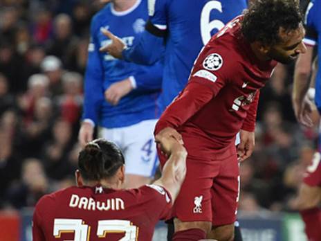 משהו לא מתחבר להם. סלאח ונונייס ( Nick Taylor/Liverpool FC/Liverpool FC via Getty)