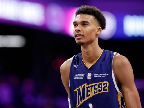 ויקטור וומבניאמה. בעונה הבאה ישתף פעולה עם בול? (Photo by Steve Marcus/Getty Images)