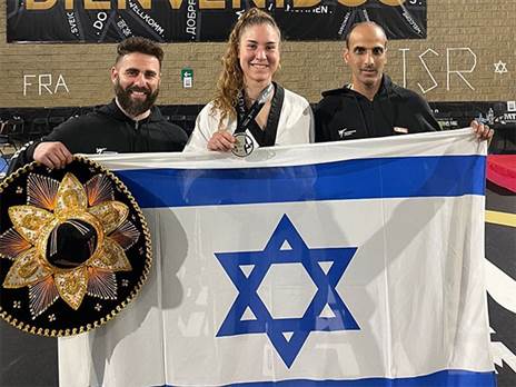 סגנית אלופת העולם החדשה. אזרן (צילום: אמאדין לוריאול - התאחדות הטאקוונדו בישראל)