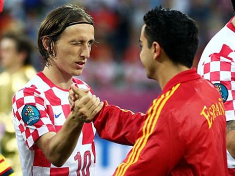 אחד מול השני במדים הלאומיים. צ'אבי ומודריץ' (getty)