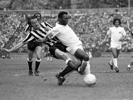 "השחקן המרגש בהיסטוריה". פלה מול שחקני ניוקאסל (getty)