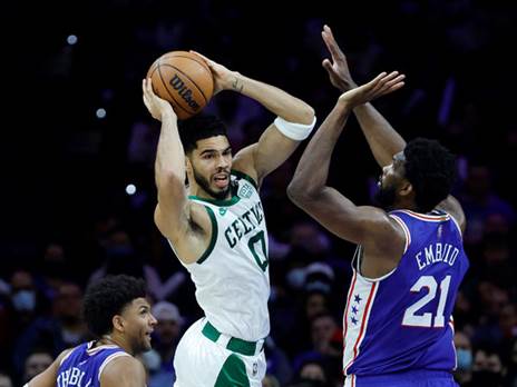 צמוד בפסגה (Getty)